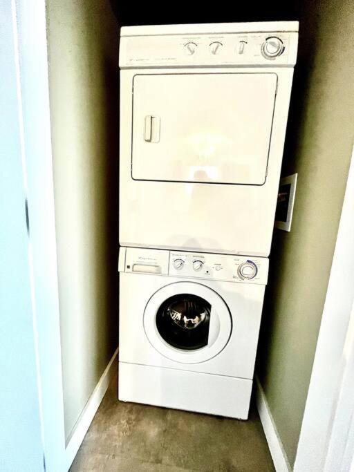 ויקטוריה Cozy Lakeview Suite מראה חיצוני תמונה